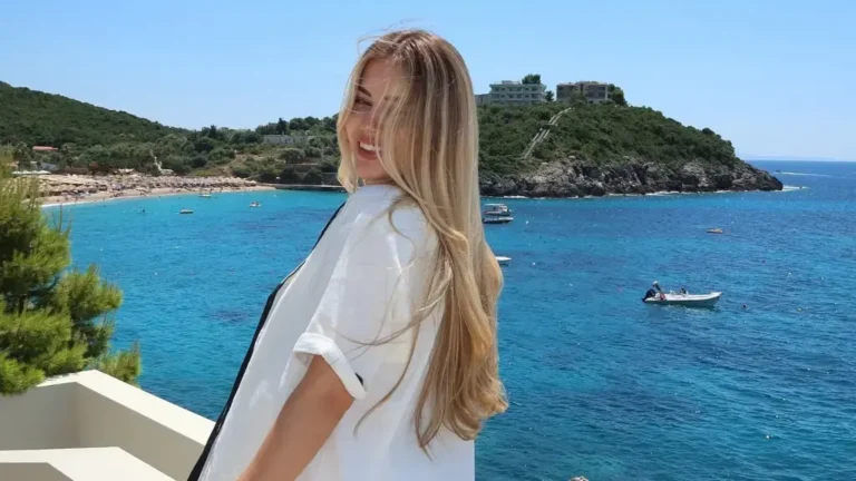 Antoneta ndan detajet e ëmbla të ditës me ndjekësit e saj