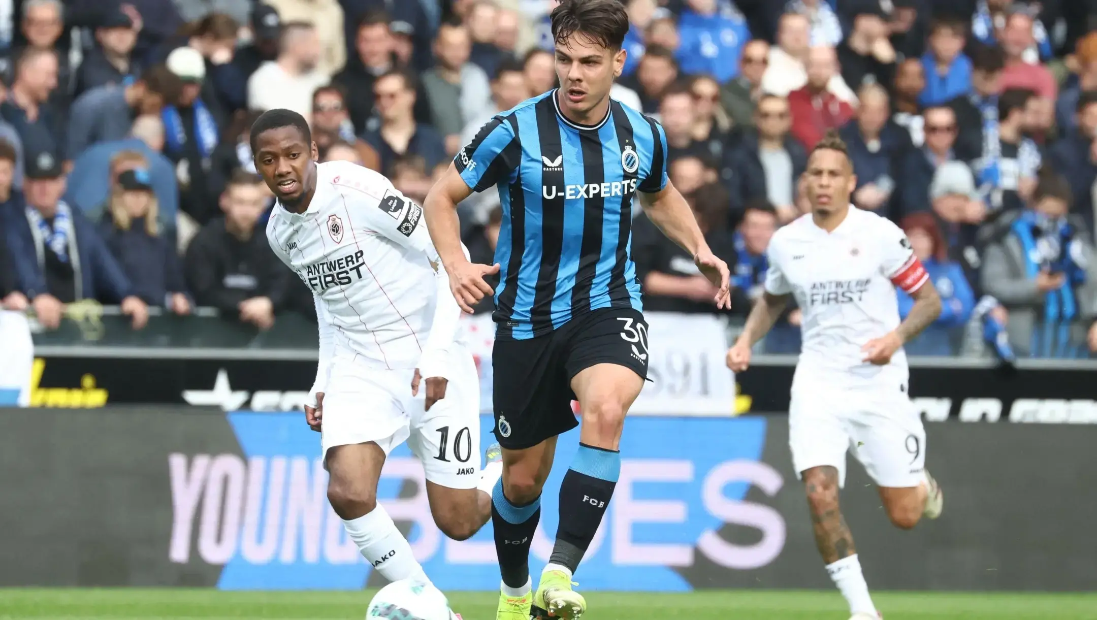 Ardon Jashari në një ndeshje futbolli