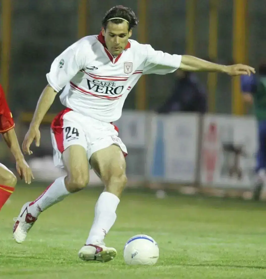 Julio Gonzalez in campo con la maglia del Vicenza.