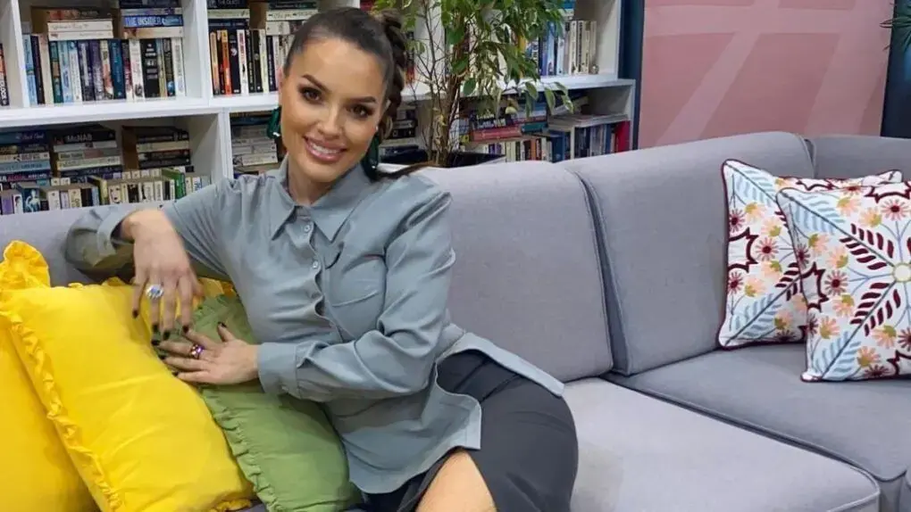 ana rrustemi 53443634