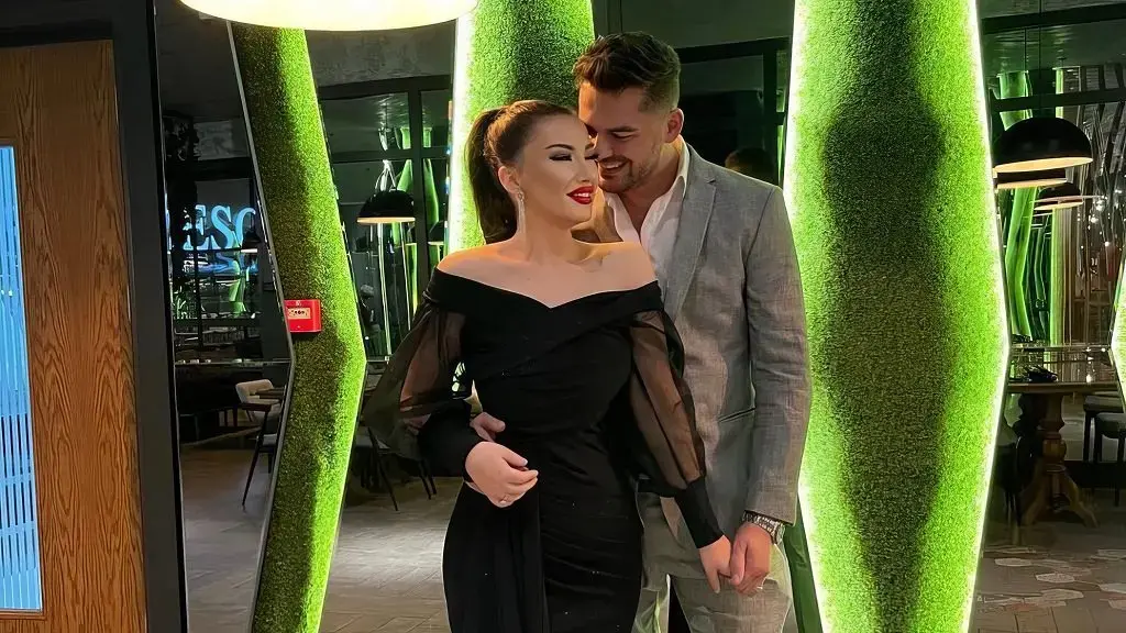 Shpat Kasapi shtëpinë me pamje përrallore (Foto)
