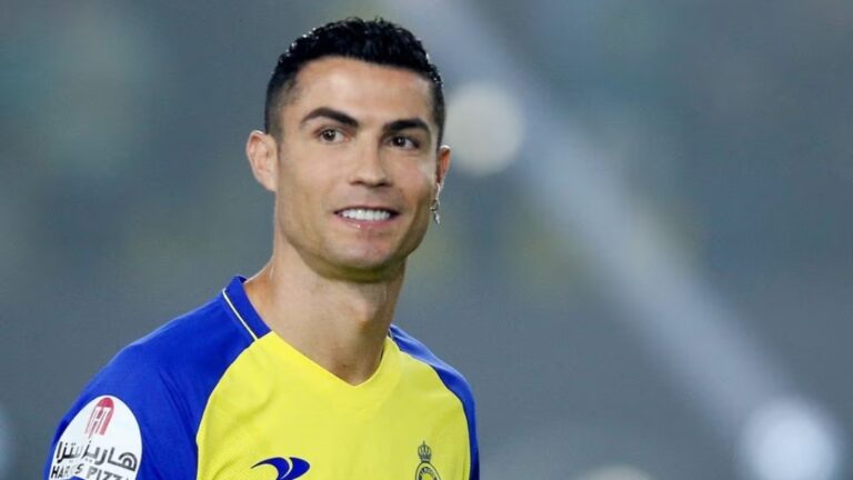 “Selamun Aleykum”, Cristiano Ronaldo befason fansat me përshëndetje islame (VIDEO)