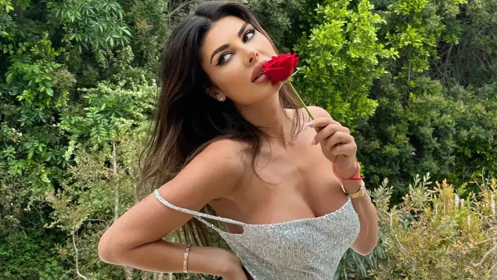 Angela Martini e ndez edhe një herë rrjetin  i lë në hije 20 vjeçaret