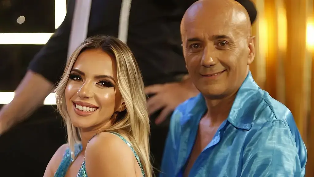 Për herë të parë Salsano Rrapi i prezanton vajzat në publik