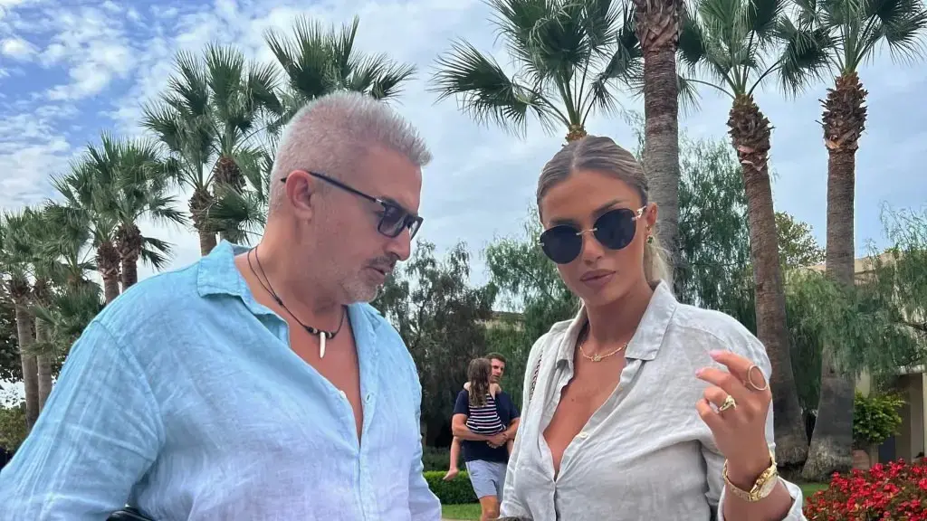 Adelina Tahiri përsëri në krizë lidhje me burrin?