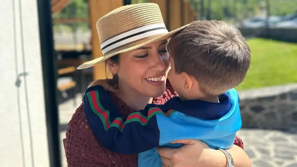 Arbana i bind të gjithë përpos djalit të saj të vogël, ja çfarë i bëri mes të rrugës (Video)