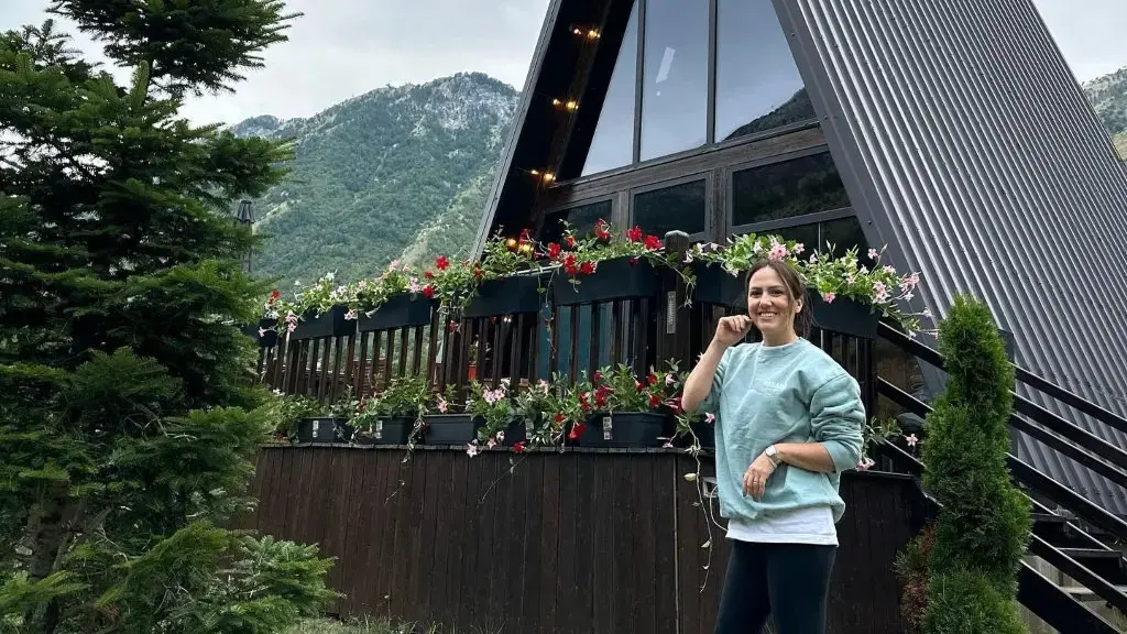 Arbana Osmani sjell video nga shtepia ‘hallakamë’