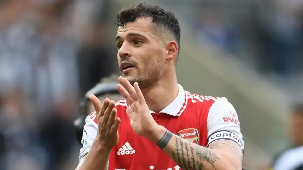 Për një foto me Granit Xhakën, ja shuma e majme që UEFA gjobiti 10 vjeçarin nga Kosova