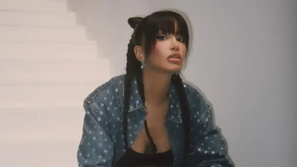 Dafina Zeqiri ‘tranon’ New York-un me paraqitje super atraktive