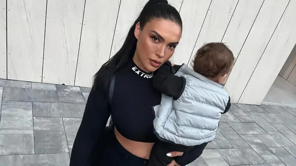 Einxhell me të birin duke u lazdruar rrugëve të Prishtinës