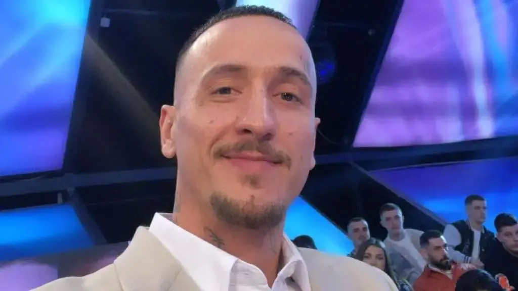 Getinjo sjell foto nga Zvicra krah kësaj zonje të ‘rëndë’
