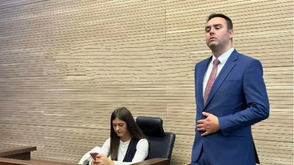 Konjufcës i parashkruhet vepra penale për pengim të personit zyrtar