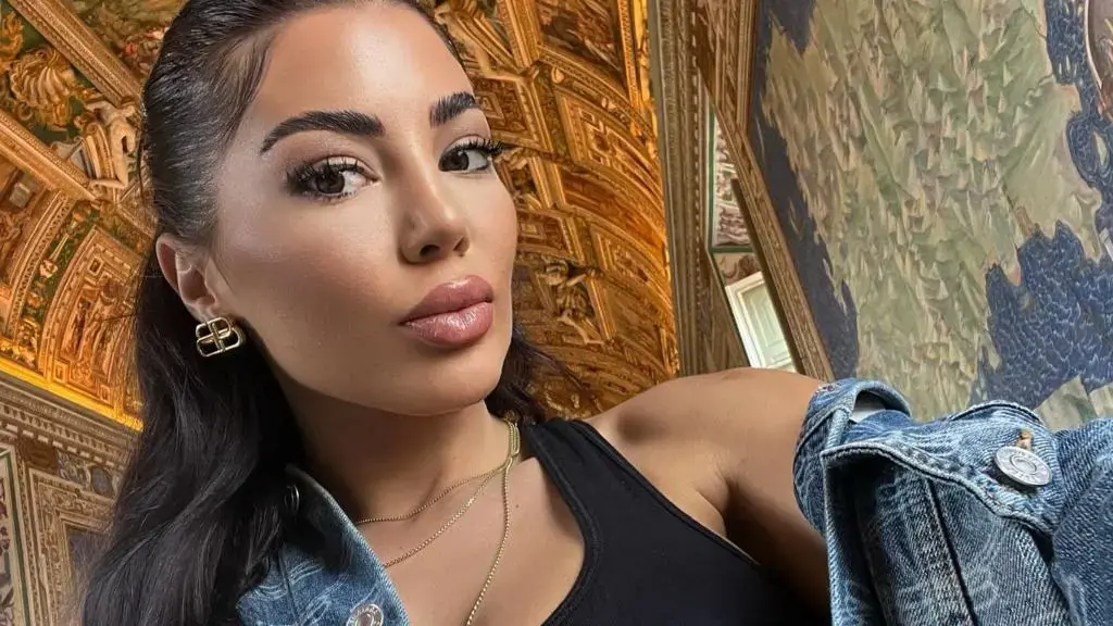 Majlinda ndryshon stilin e flokëve, po duket më bukur se asnjëherë më parë