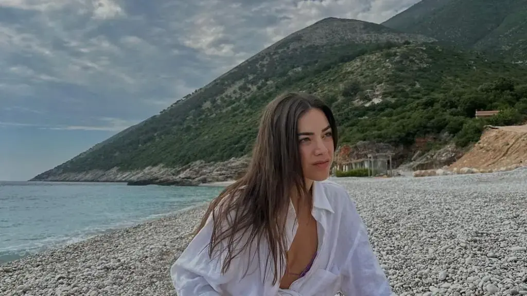 ‘Më kanë tallur shumë njerëz’, Sara bën ndërhyrje në fytyrë dhe ndryshon komplet dukjen