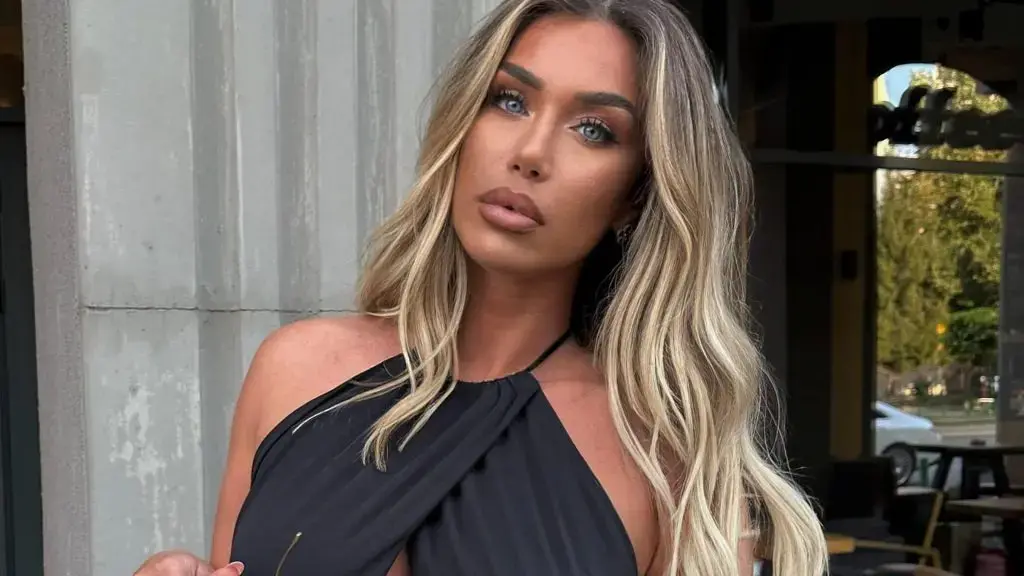 Adelina ‘harron’ së është nënë, publikon foto provokueve me veshje lëkure