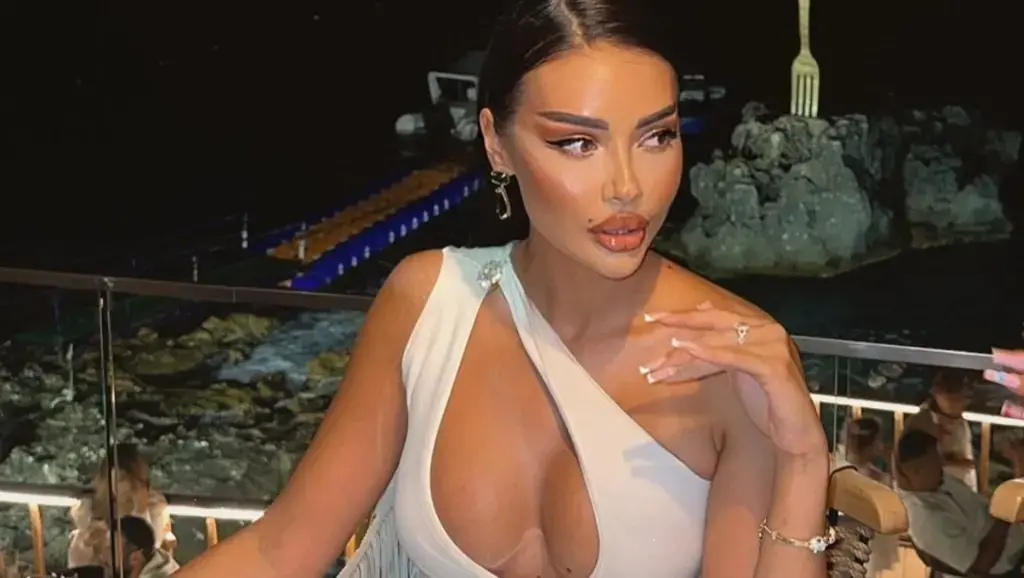 Ana Kauri merr vendimin, shkrin buzët, duket tjeter person