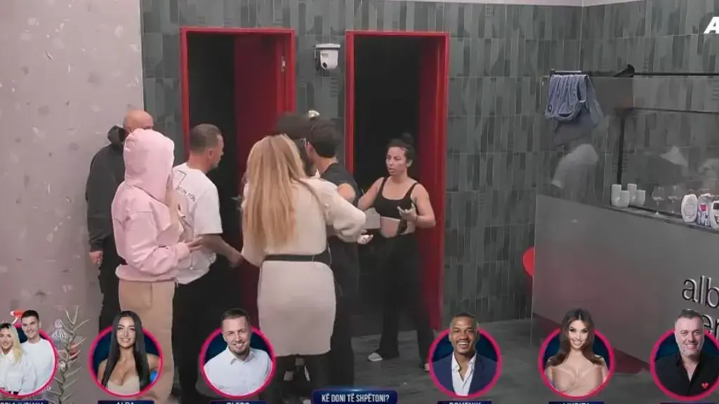 Kapen me njëri tjetrin dy banorët e Big Brother, të tjerët hyjnë t’i ndajnë