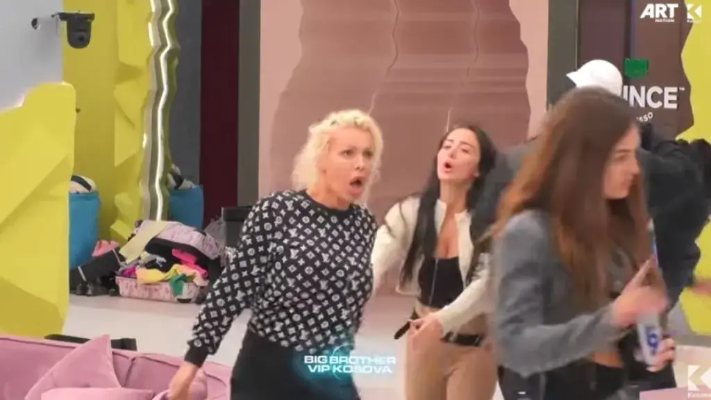 Përplasen ashpër Edona e Vesa: “Ti paranojake, për qata nuk ke burrë”, “e ti 37 vjet pa martu”