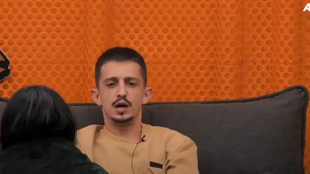 E kritikuan se qëndroi gjatë në xhakuzi, reagon Gania: Ku e di more unë, as bunar s’kam pasë (Video)