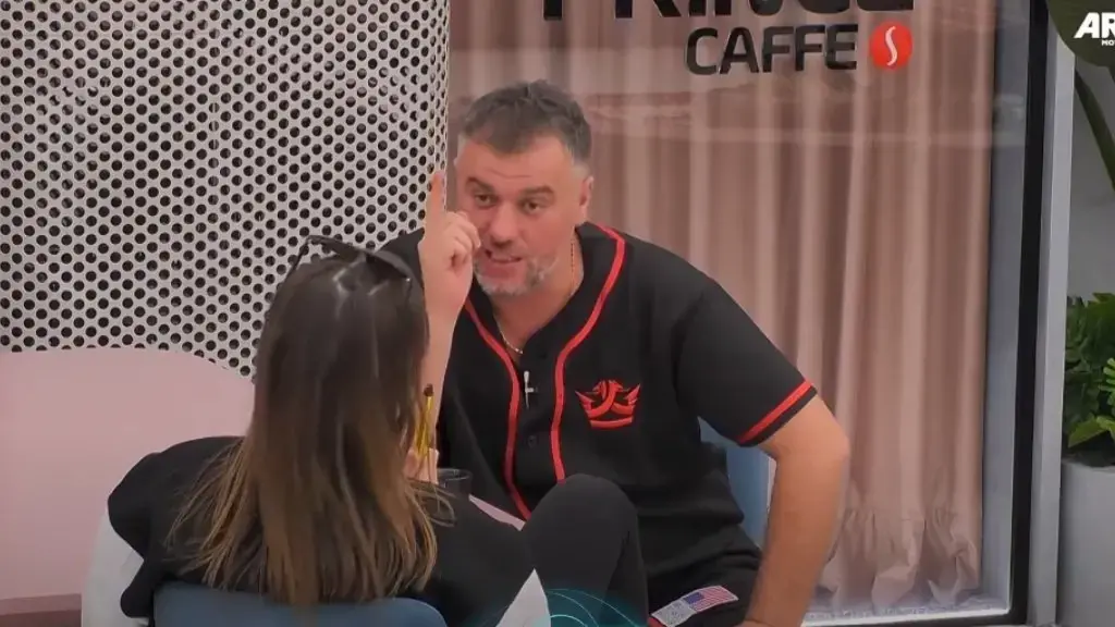 Buci “eskalon” ndaj Shqipes: “Ti vetëm shikon se çka ngrihet e çka ulet, qata veç në banjo rrin”