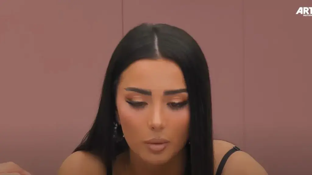 Alba tregon çka biseduan pa mikrofona në banjo me Blerandon