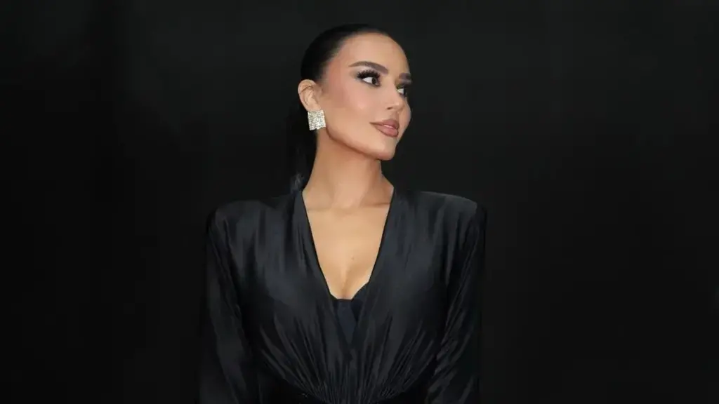 Bora tamam nuse për shtëpi, viziton vendlindjen e burrit dhe mahnit me dukjen