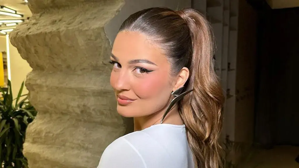 Njëra shoqe ia mori burrin, por ja çfarë bën Vesa tani për shoqen tjetër