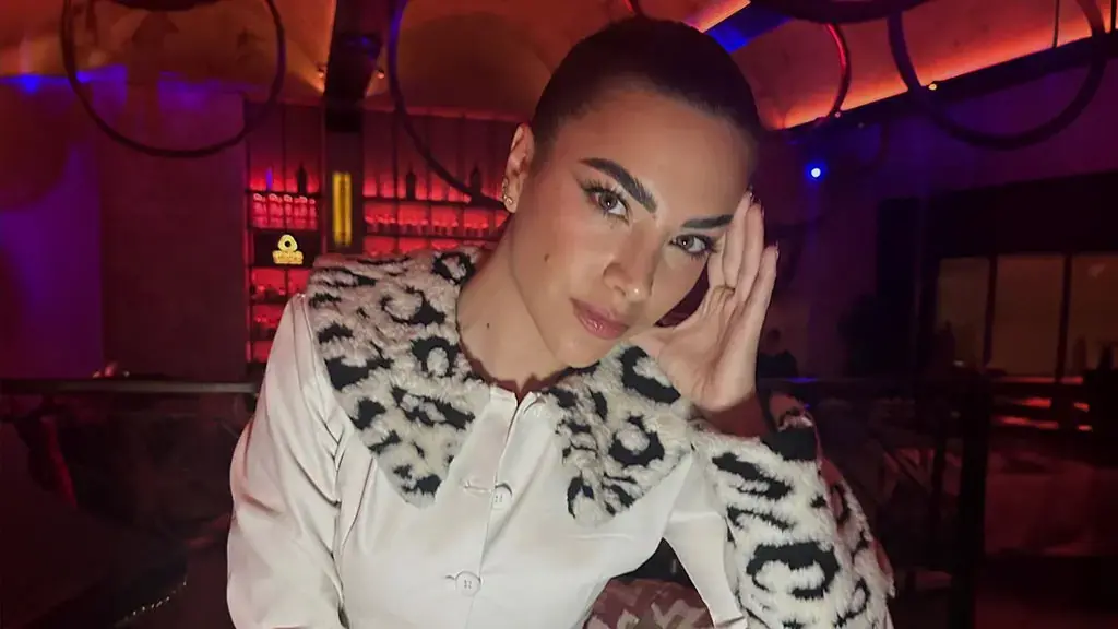 Duke bërë ‘sfilatë’ Sara tregon të pasmet e mëdha