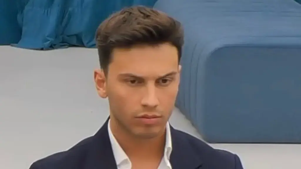 Blerando bën veprime të çuditshme gjatë natës në dhomën e gjumit, banorët frikësohen (Video)