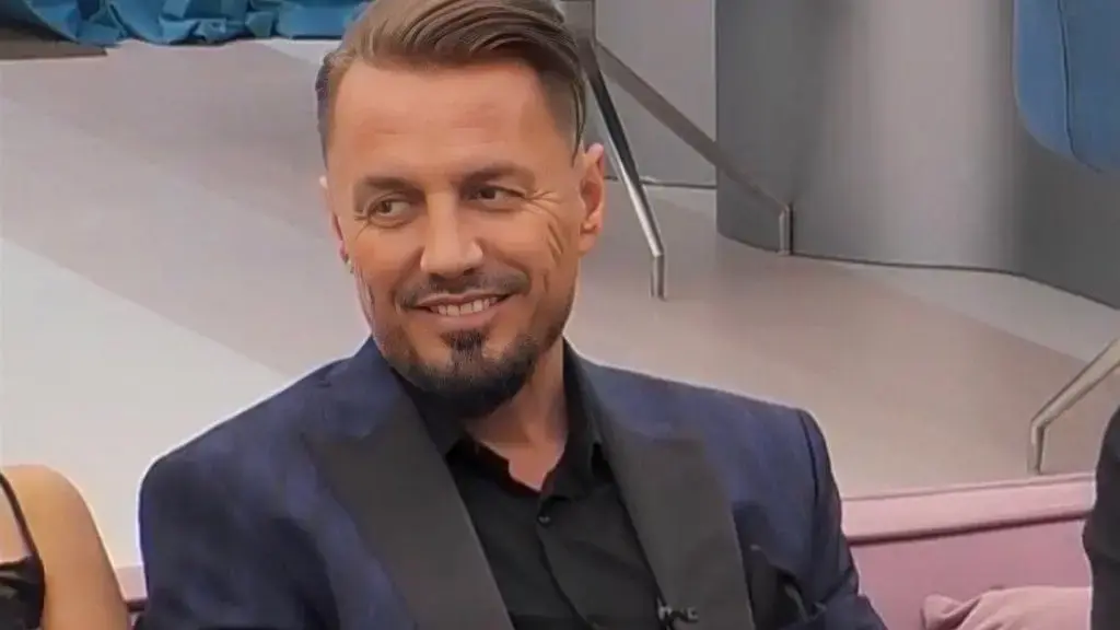 Komentohet për jetën private, por cila është marrëdhënia e Bleros me nënën e tij?