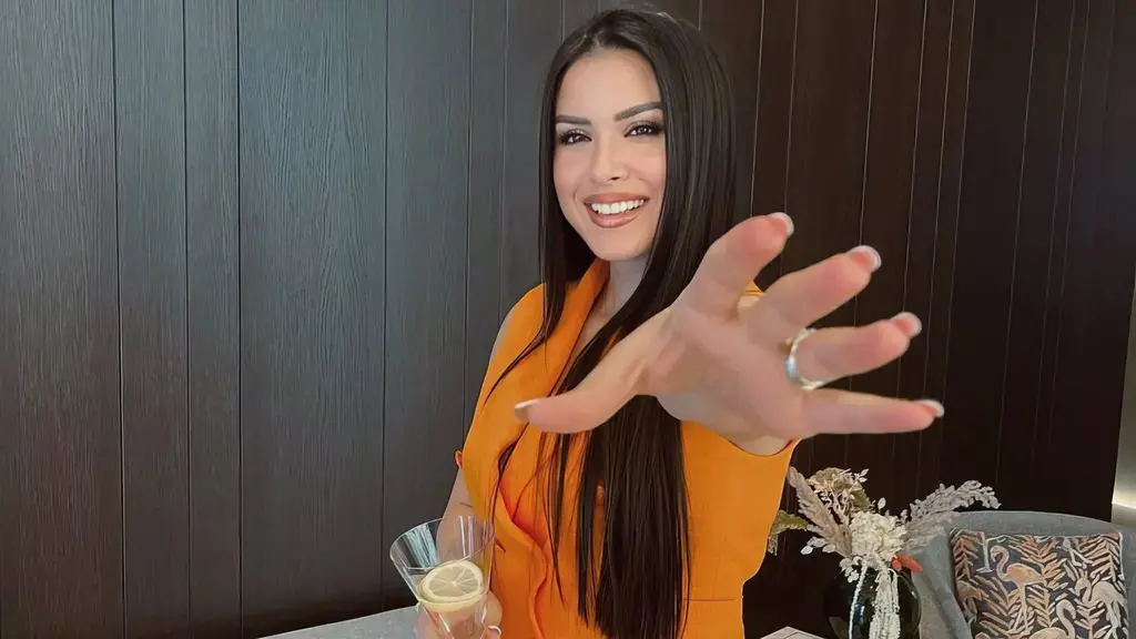 Elita Rudi tregon se çfarë i mungon femrave në dollapin e tyre