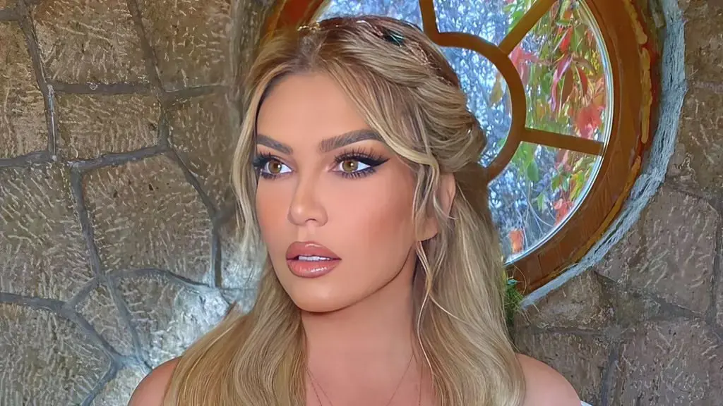 leonora-jakupi-6546464564564