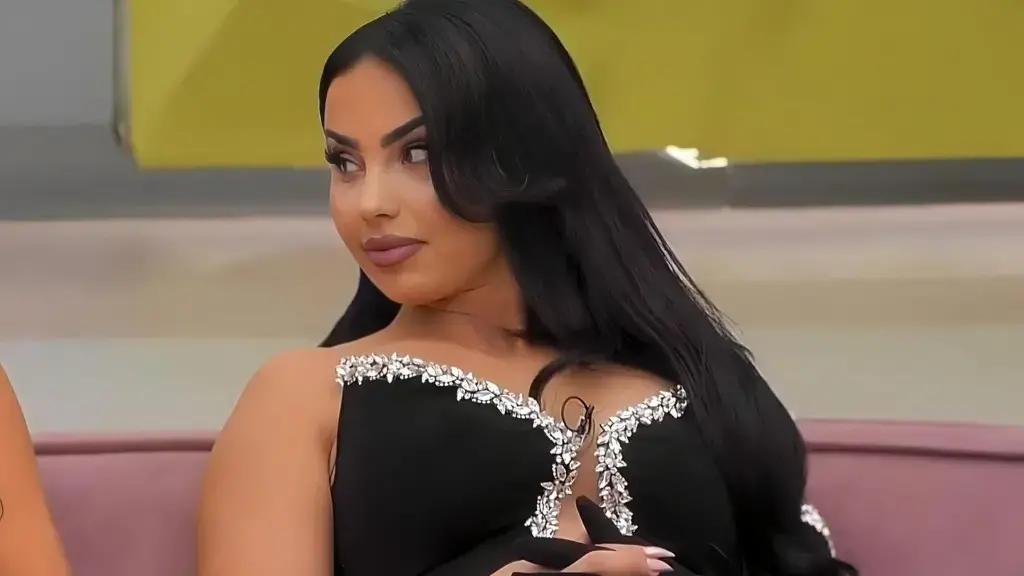 Linda Halimi zbulon pse e ka bërë kaq të madhe faktin që ka faqe për të rritur