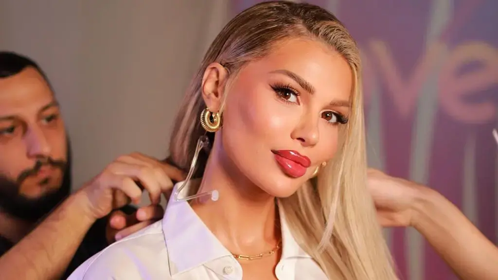 Luana Vjollca duket si njeri tjetër me ndryshimin e madh në pamje