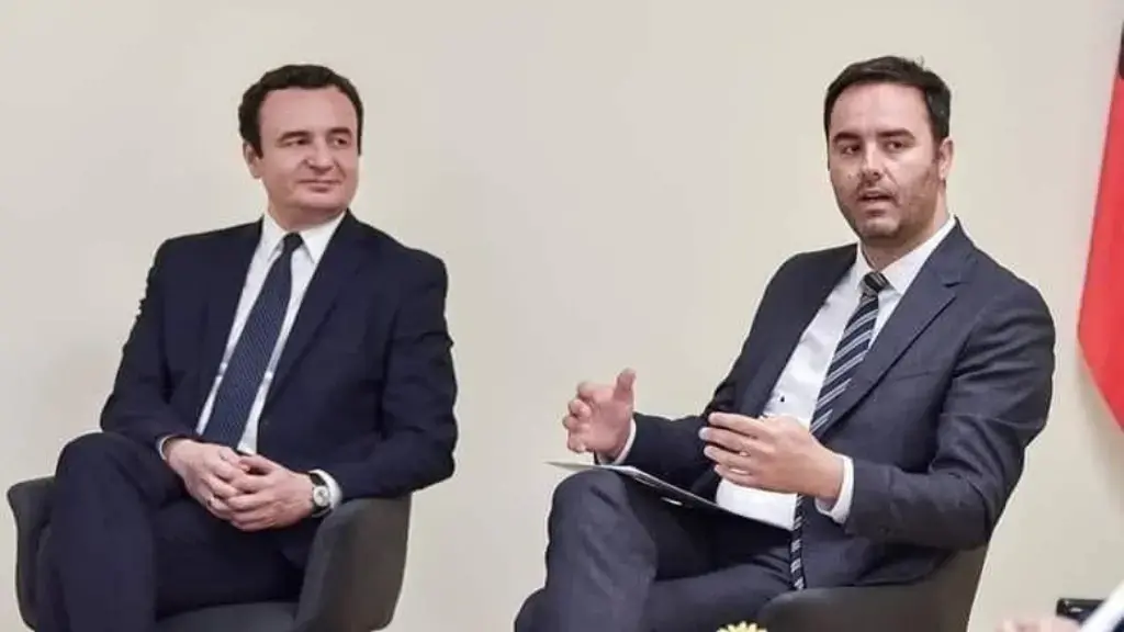 “Albini e Glauku shpesh kanë fjetur tek unë” këngëtari tregon afërsinë që ka me dy politikanët