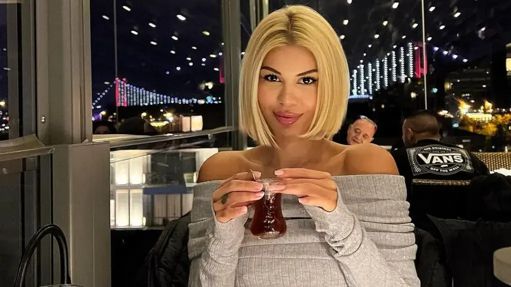 Me njeriun e zemrës, Luana publikon foto nga Prishtina