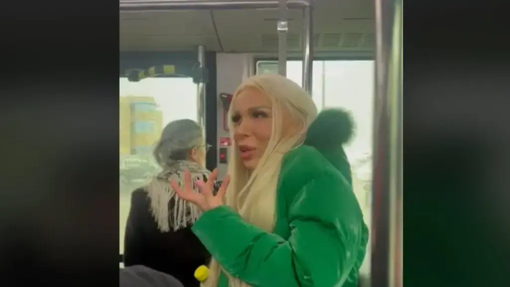 Edona James udhëton me autobus, ja çfarë i bëjnë shqiptarët