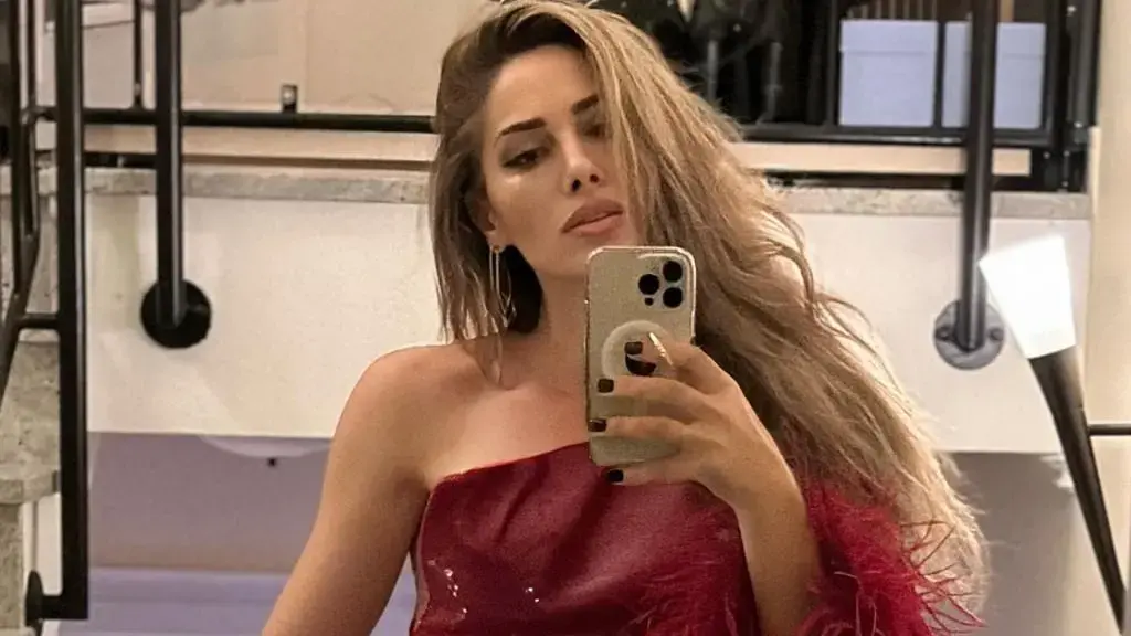 Ledina Çelo nuk pyet për vitet, shfaqet super joshëse duke treguar format trupore