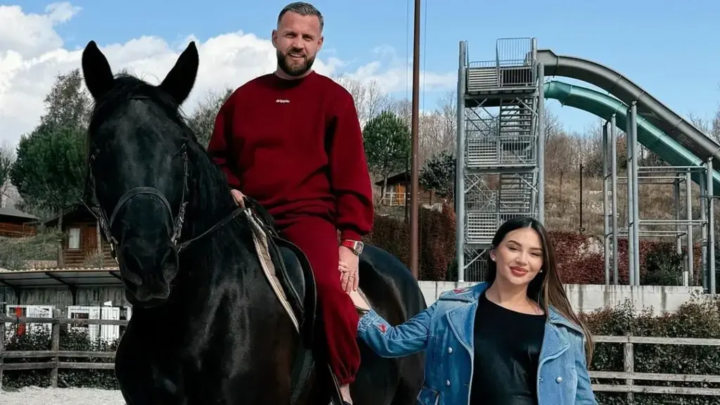 Bëhet virale videoja, Kiara në muajin e nëntë të shtatzënisë i’a hedh valles me Luizin në shtëpi
