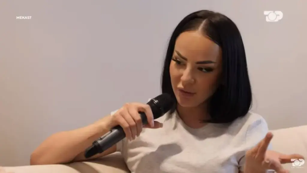 “Të ndyra, dy monstra”, Sara shpërthen keq ndaj dy gazetareve