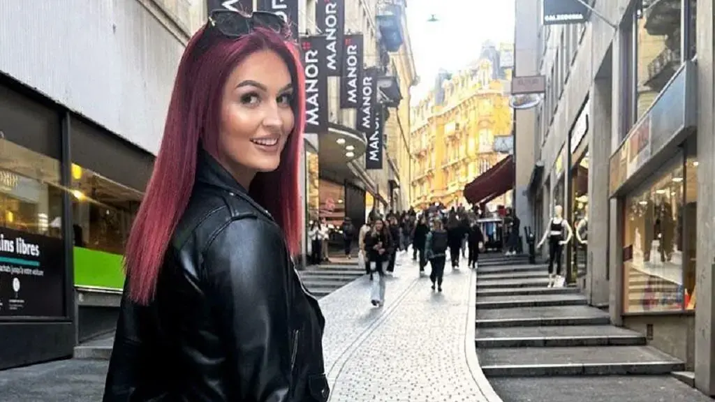 Vesa Vllasaliu mahnit me videon para pasqyre