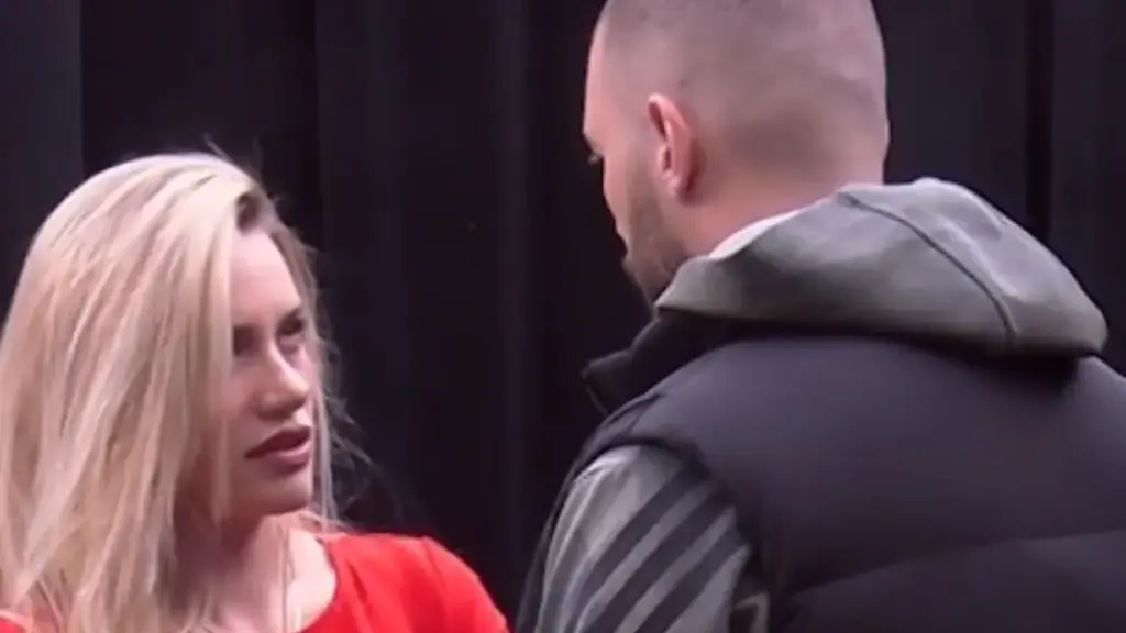 Romeo nxehet keq me Heidin: Ule zërin, ule zërin…