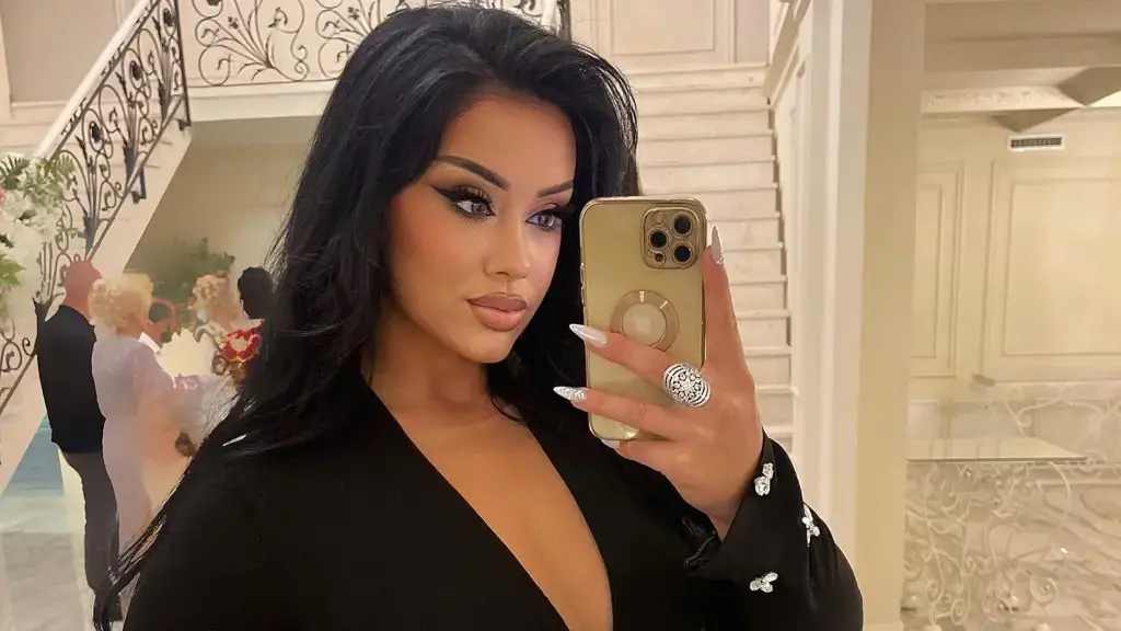 biona muqiqi 479239043