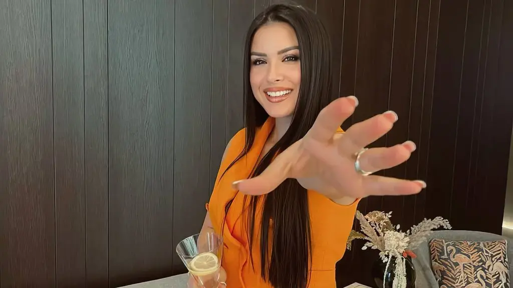 Ndjekësja i thotë Elitës se po rren: Të shohë çdo ditë…