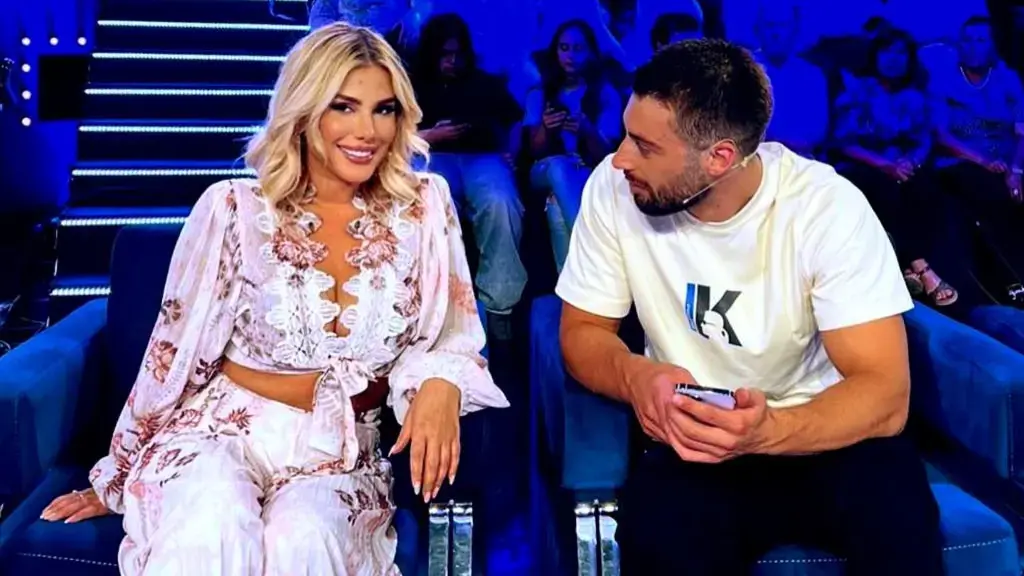 Ilnisa nuk përmbahet, publikon foto në momente intime në shtrat me Meritonin