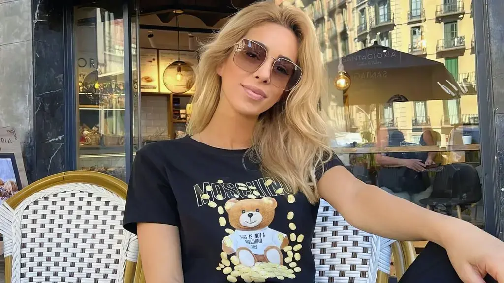 Me barkun në ‘fushë’, kaq atraktive duket Miriami