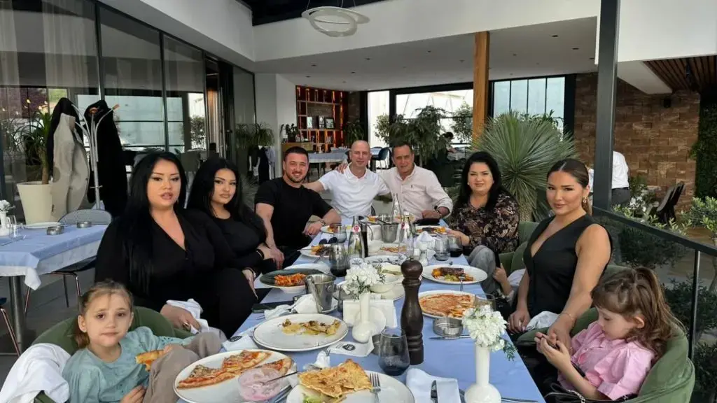 Nysret Muqiqi festoi ditëlindjen pranë familjes, ja sa vite mbushi