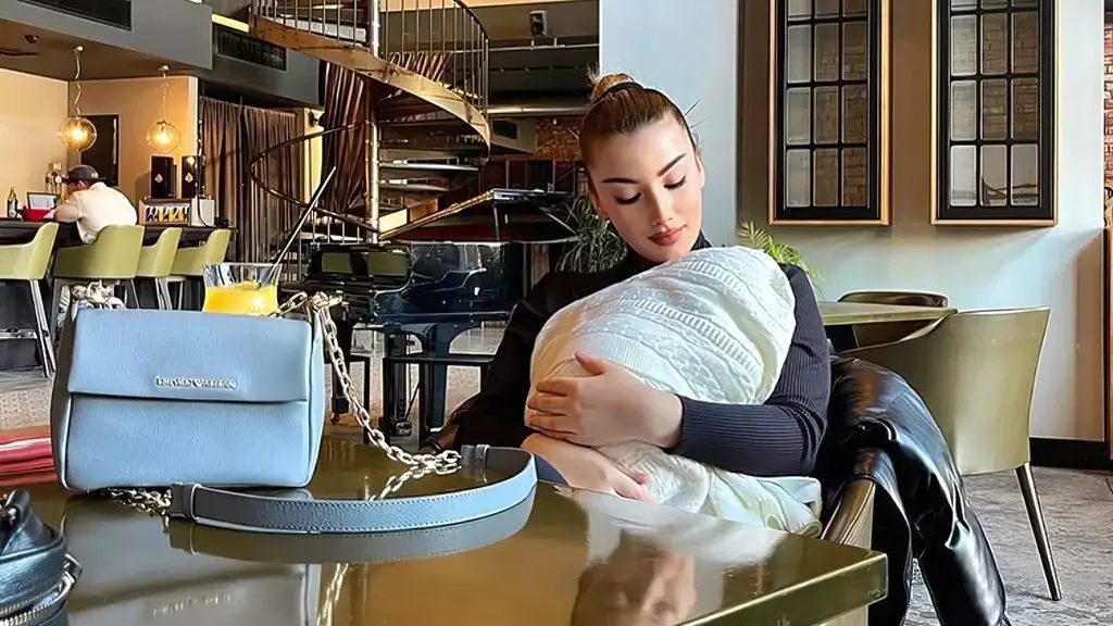 Selvije thotë se para se të bëhej nënë rregullohej dy orë para pasyre, ndërsa tani…
