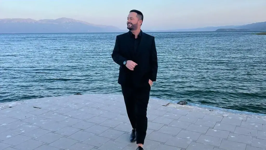 Sinan Hoxha sjell foton e ëmbël me djalin, shihni sa është rritur