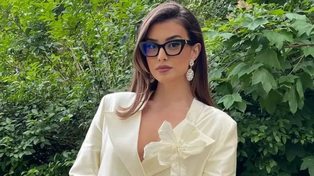 Nusja e Bucit del në mbrëmje me shoqe, po duket më atraktive se të gjitha!